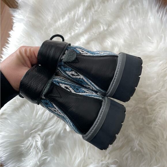 Weavers Alaska | Unisex Women’s Hiking Boots Blue Black Geometric Pattern Boho - Picture 3 of 9